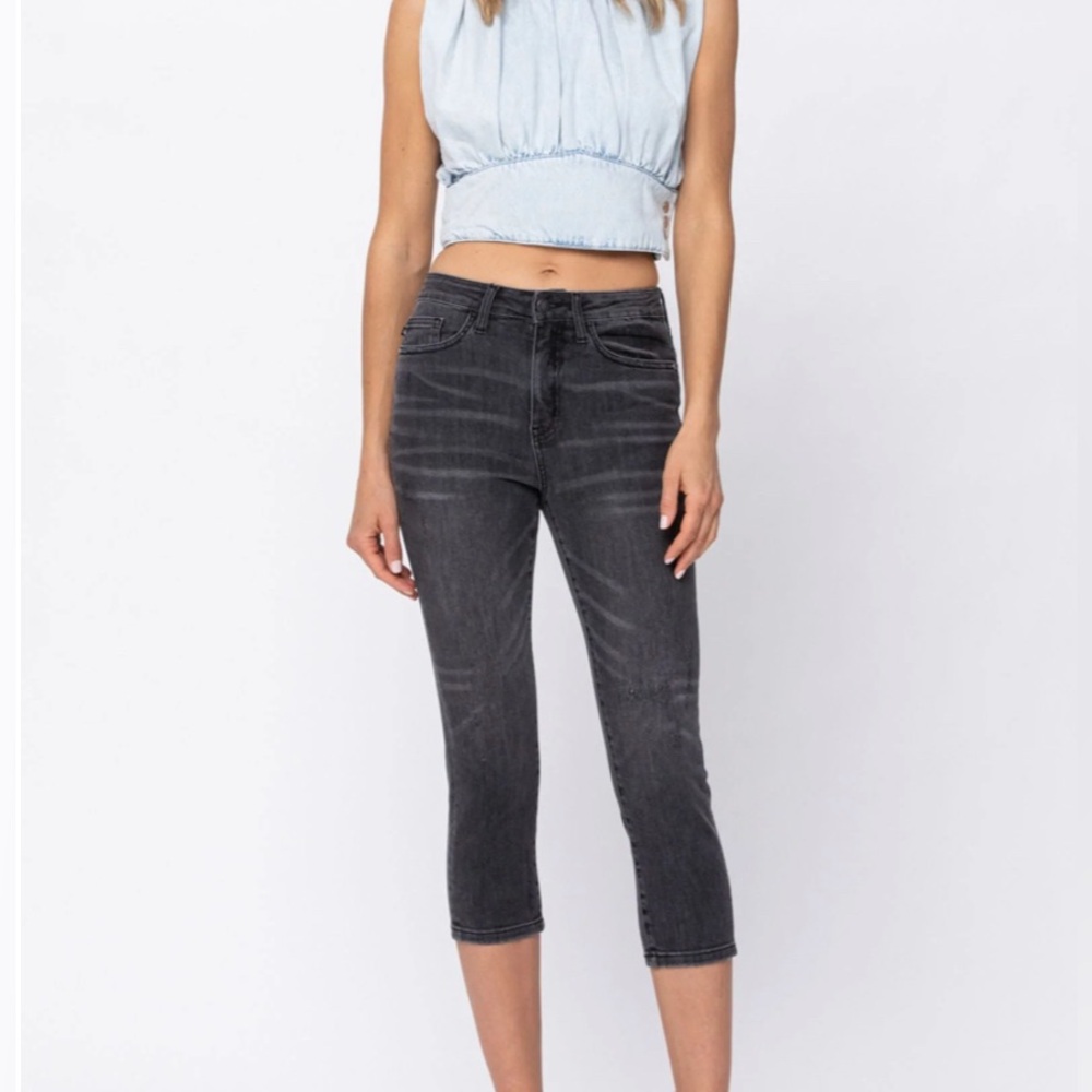 Judy Blue Skinny Fit Capri size 32